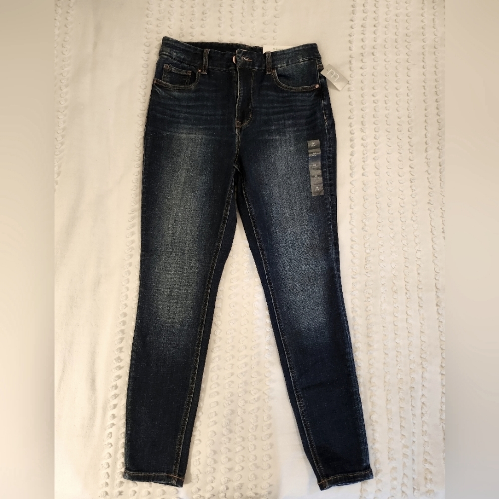 Maurices High Rise Limitless Jegging Jeans Medium Short Brand New with Tags